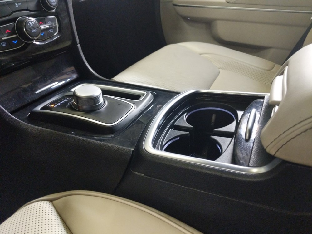 2018 Chrysler 300 - Center Console/Cup Holders