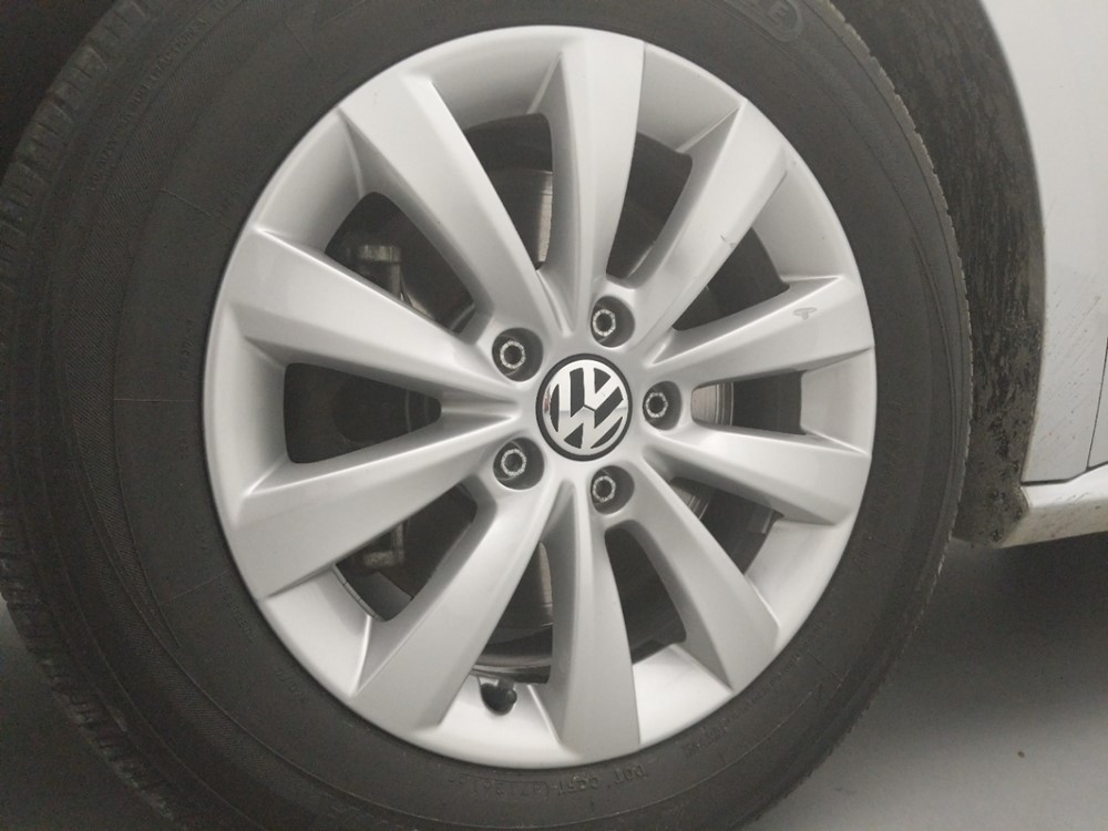 2015 Volkswagen Passat - Wheel