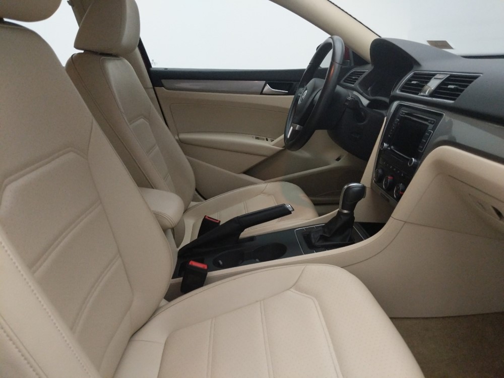 2015 Volkswagen Passat - Passenger Front Seat