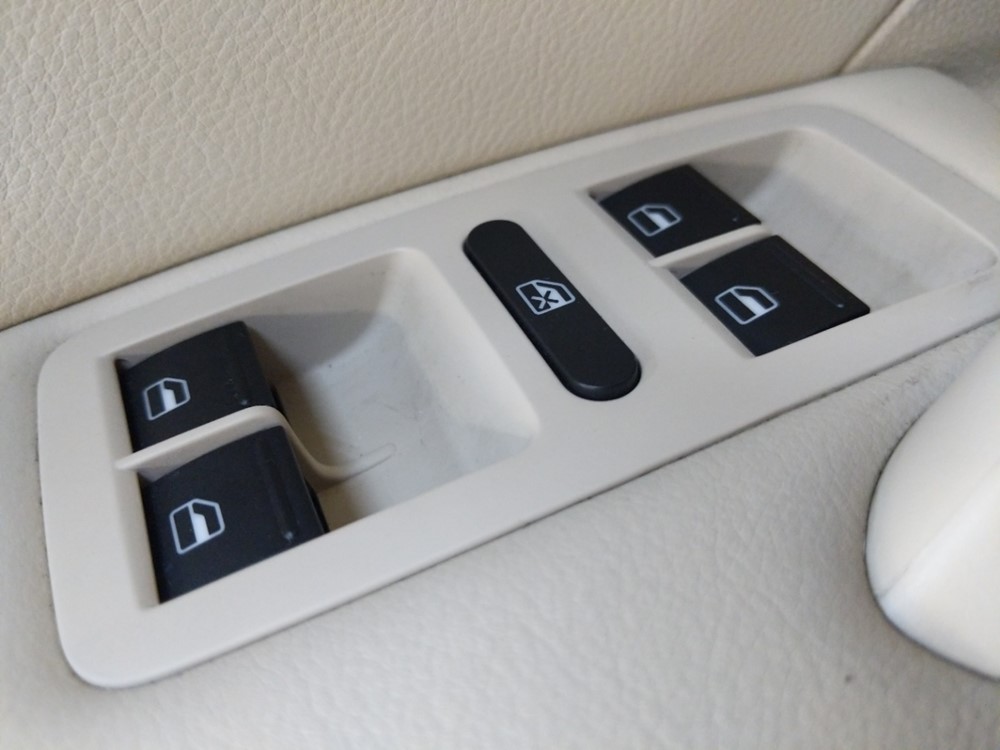 2015 Volkswagen Passat - Driver Power Windows/Lock Control