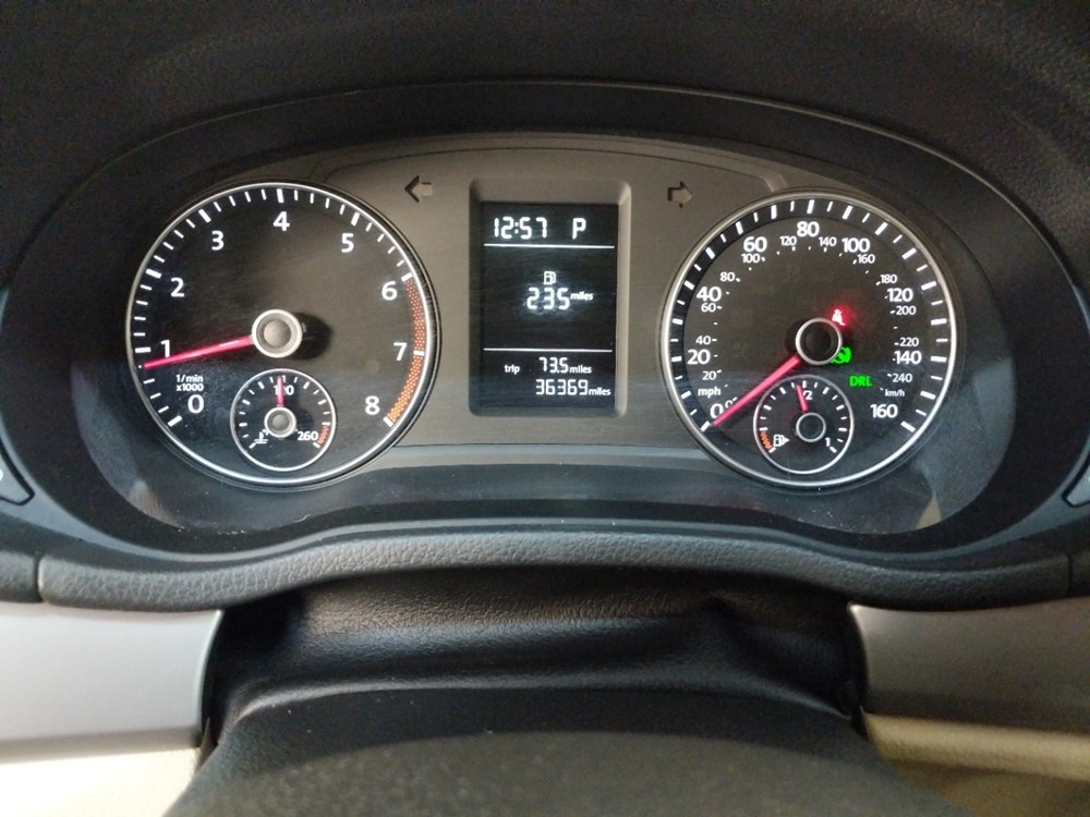 2015 Volkswagen Passat - Odometer Close Up