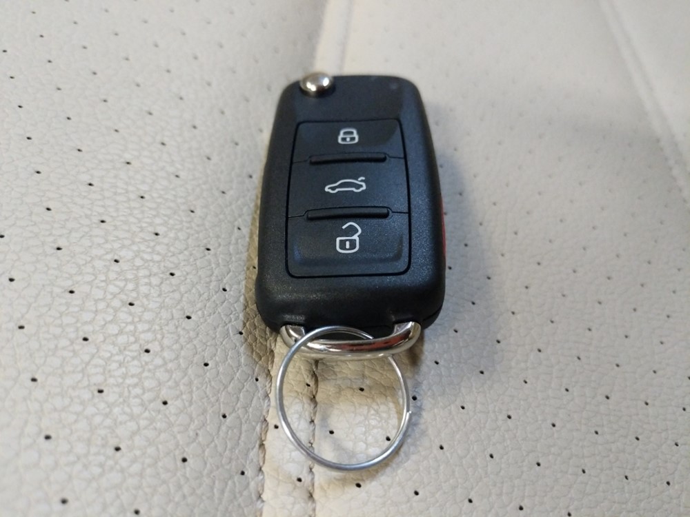 2015 Volkswagen Passat - Keys