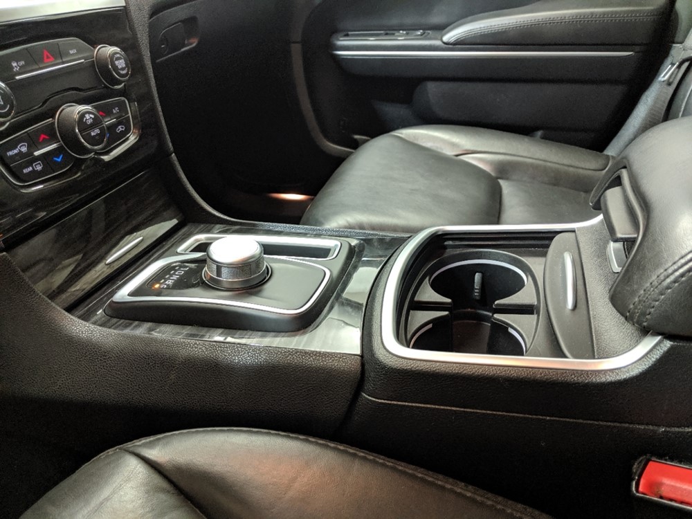 2016 Chrysler 300 - Center Console/Cup Holders