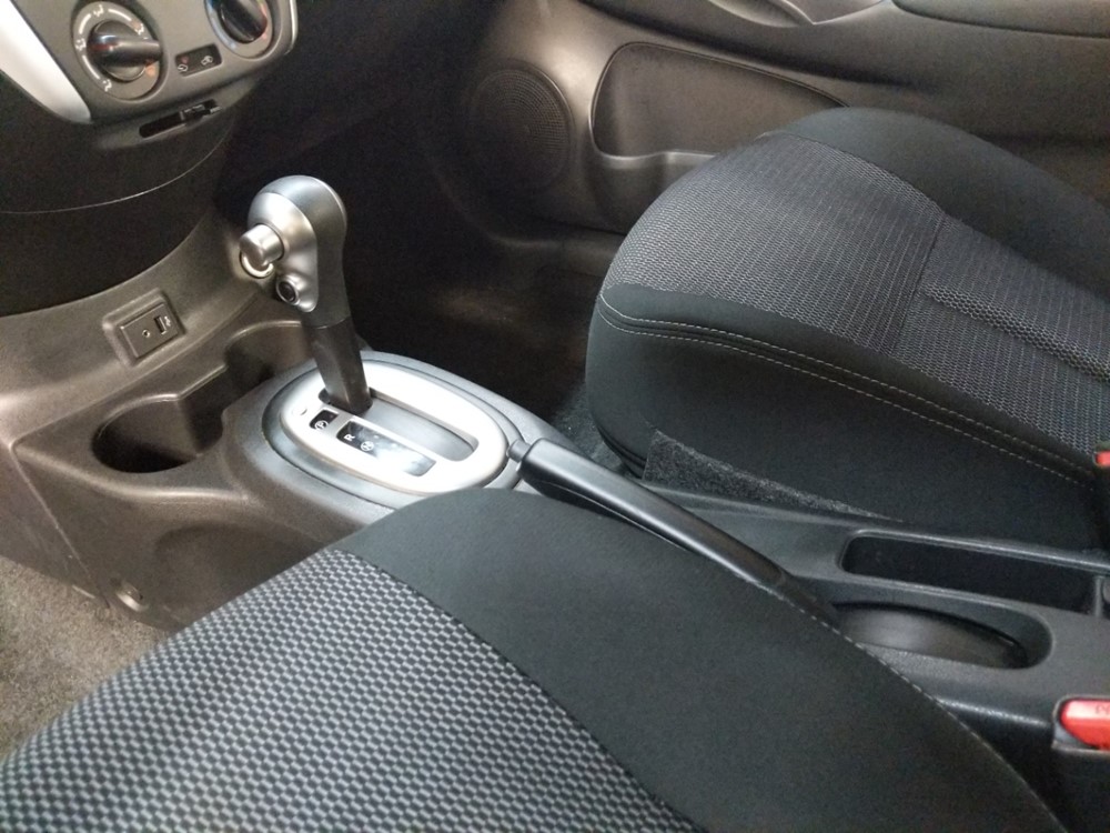 2017 Nissan Versa - Center Console/Cup Holders