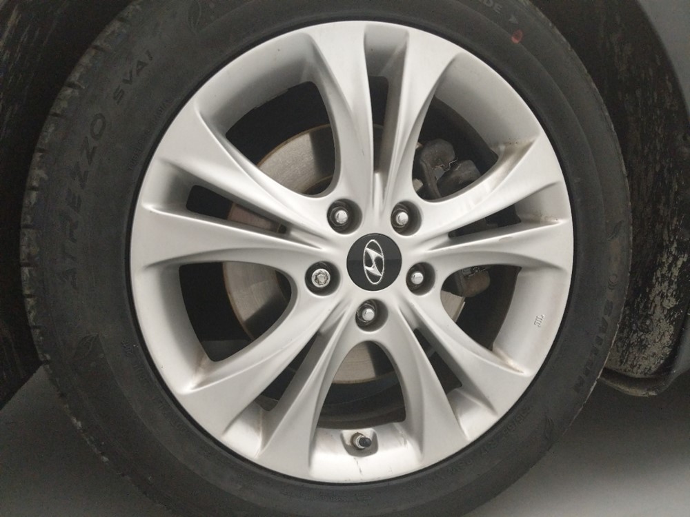 2013 Hyundai Sonata - Wheel