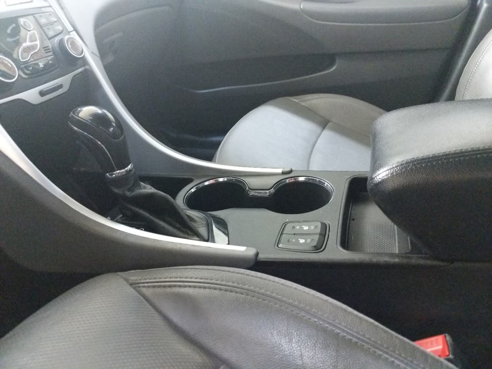 2013 Hyundai Sonata - Center Console/Cup Holders