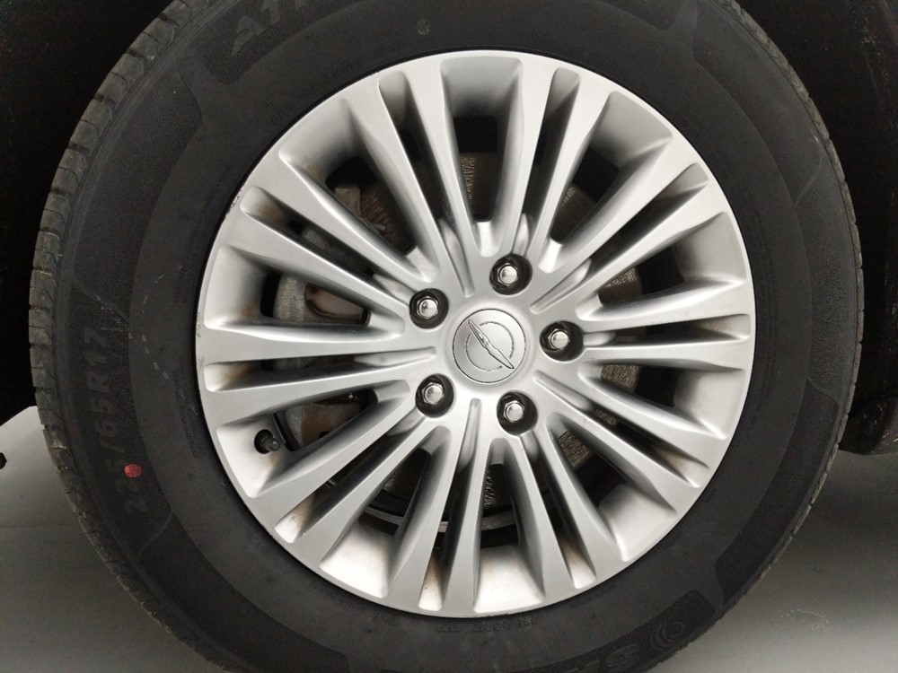 2016 Chrysler Town and Country - Wheel