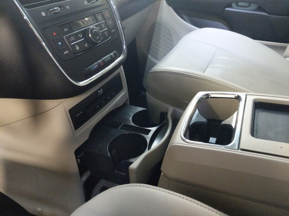 2016 Chrysler Town and Country - Center Console/Cup Holders