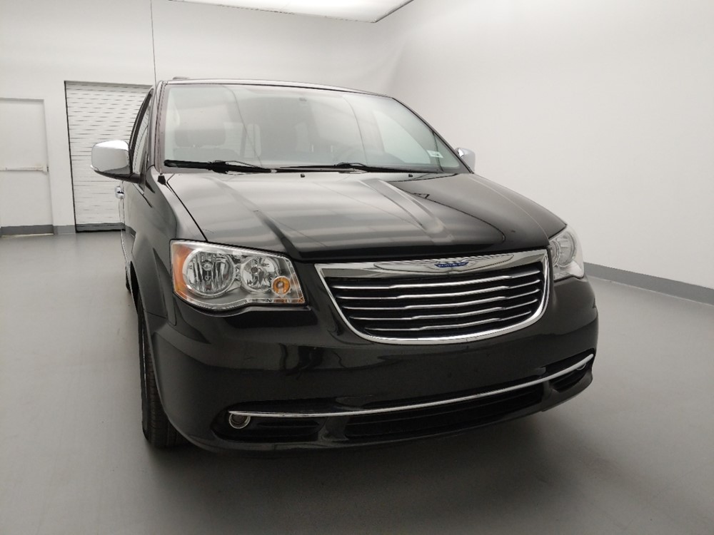 2016 Chrysler Town and Country - Passenger Front Hood