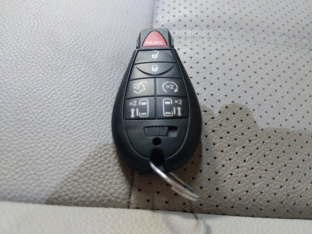 2016 Chrysler Town and Country - Keys