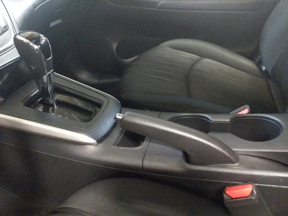 2018 Nissan Sentra - Center Console/Cup Holders