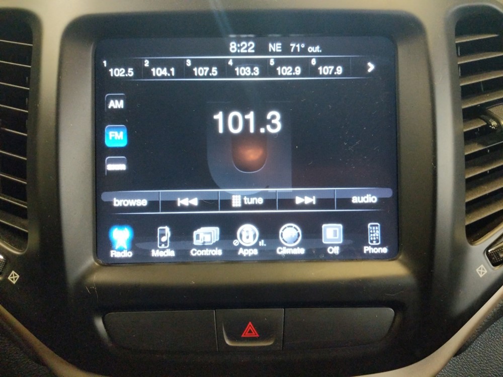 2016 Jeep Cherokee - Stereo Package