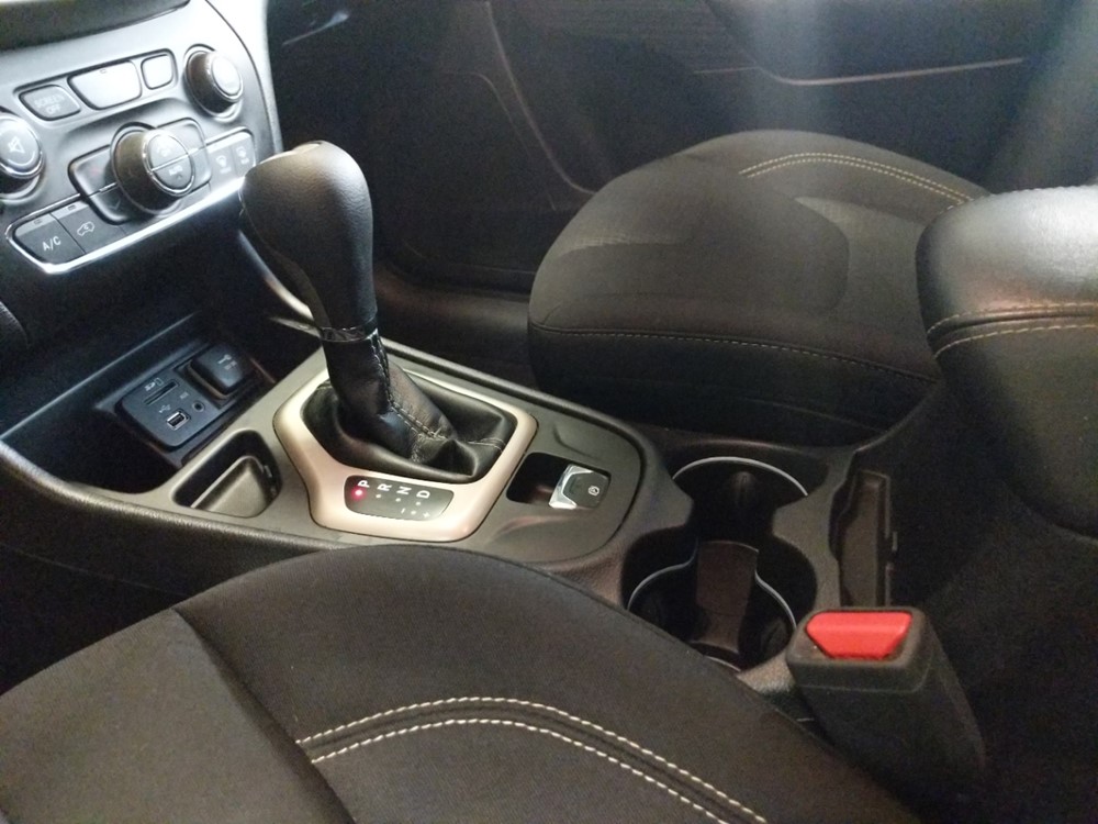 2016 Jeep Cherokee - Center Console/Cup Holders