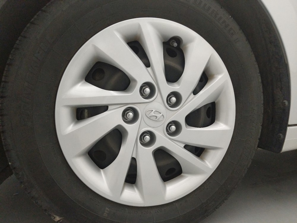 2017 Hyundai Elantra - Wheel