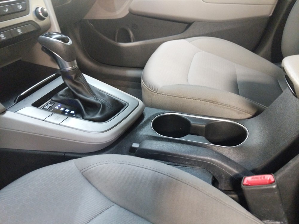 2017 Hyundai Elantra - Center Console/Cup Holders
