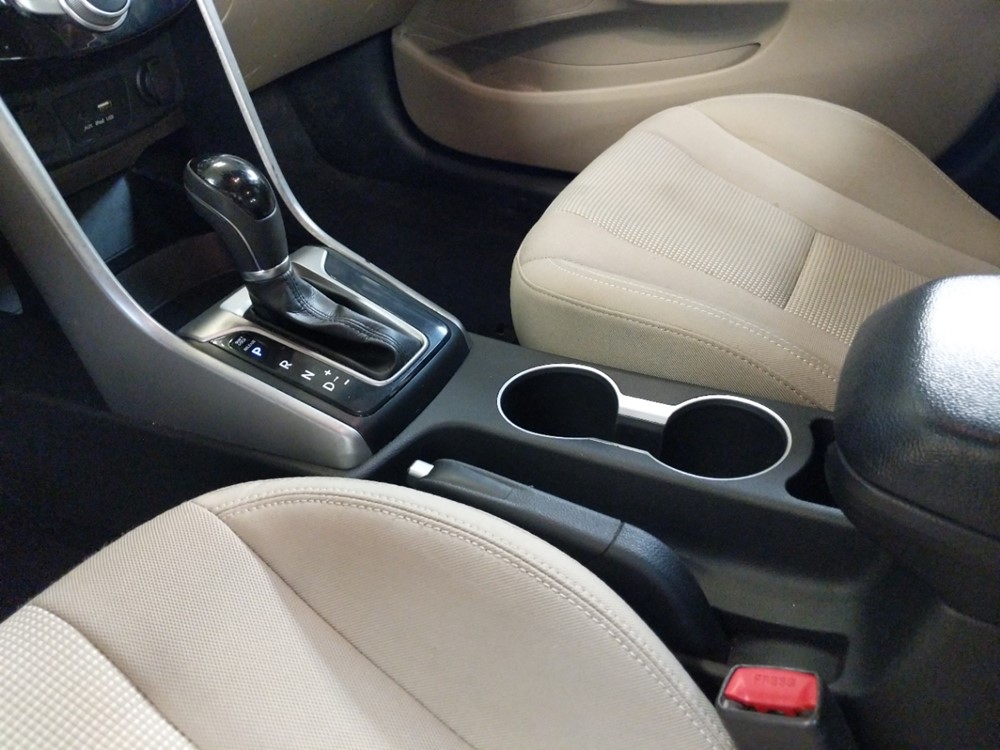 2015 Hyundai Elantra - Center Console/Cup Holders
