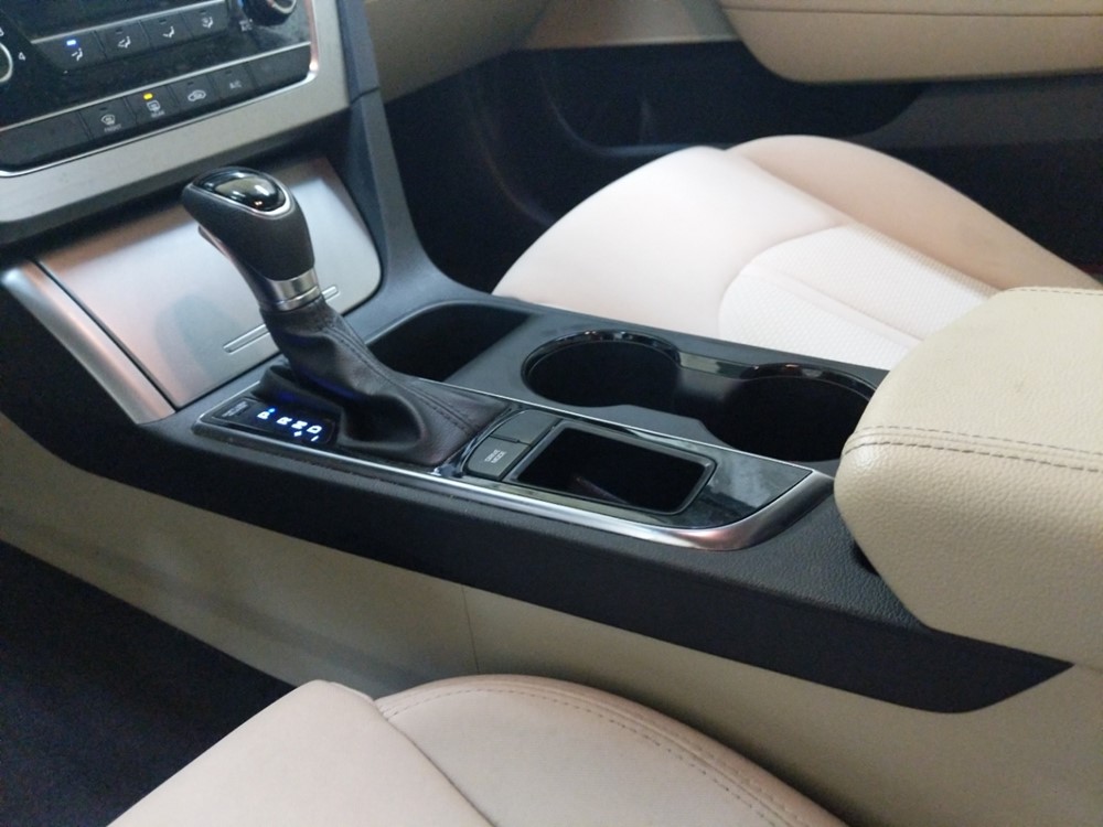 2015 Hyundai Sonata - Center Console/Cup Holders