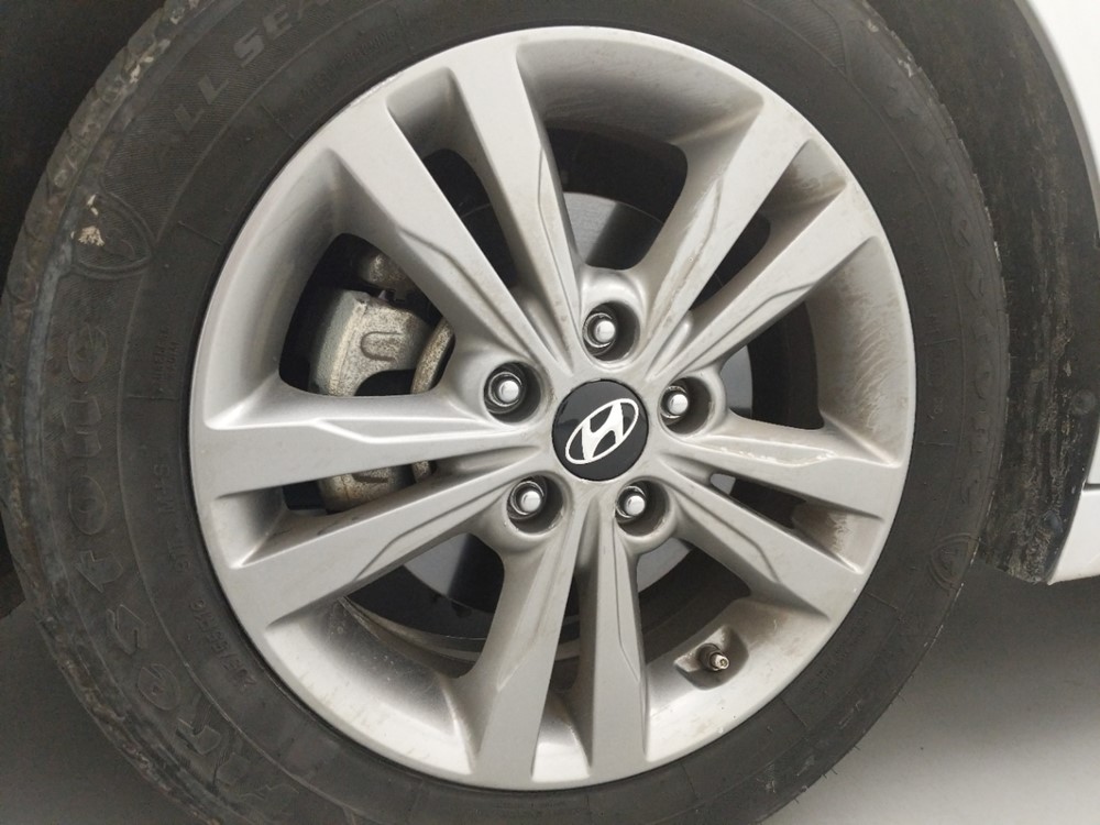 2018 Hyundai Elantra - Wheel