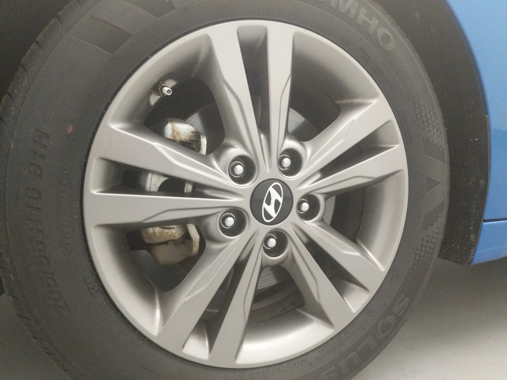 2018 Hyundai Elantra - Wheel