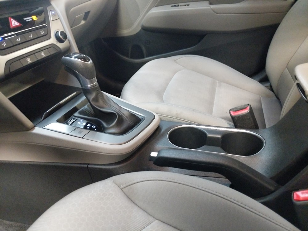 2018 Hyundai Elantra - Center Console/Cup Holders
