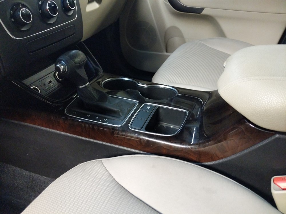 2015 Kia Sorento - Center Console/Cup Holders