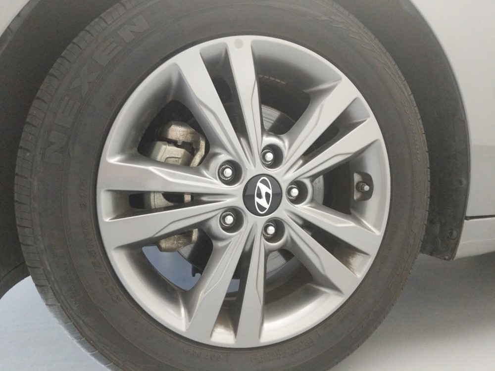 2018 Hyundai Elantra - Wheel