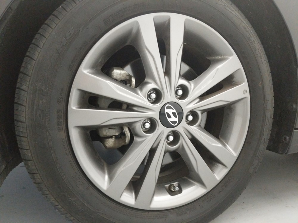 2018 Hyundai Elantra - Wheel