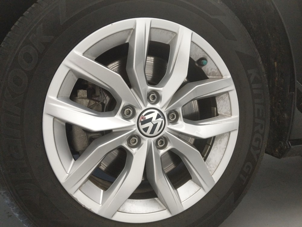 2016 Volkswagen Passat - Wheel