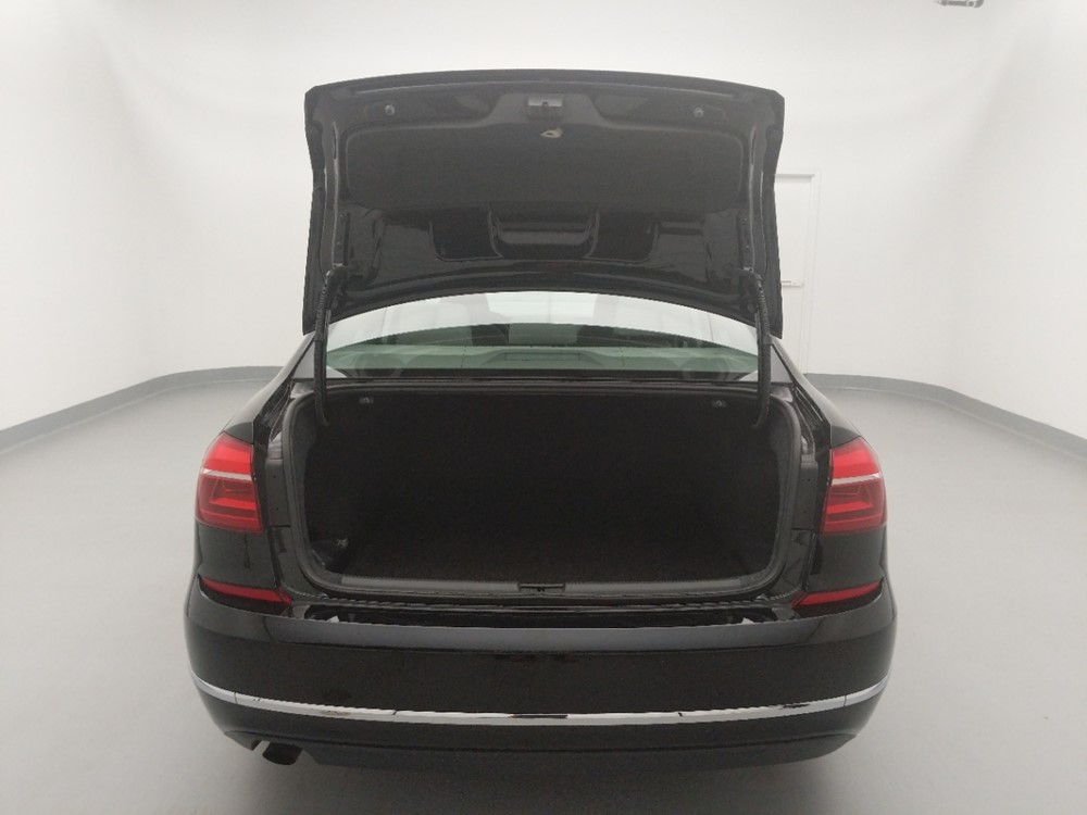 2016 Volkswagen Passat - Trunk