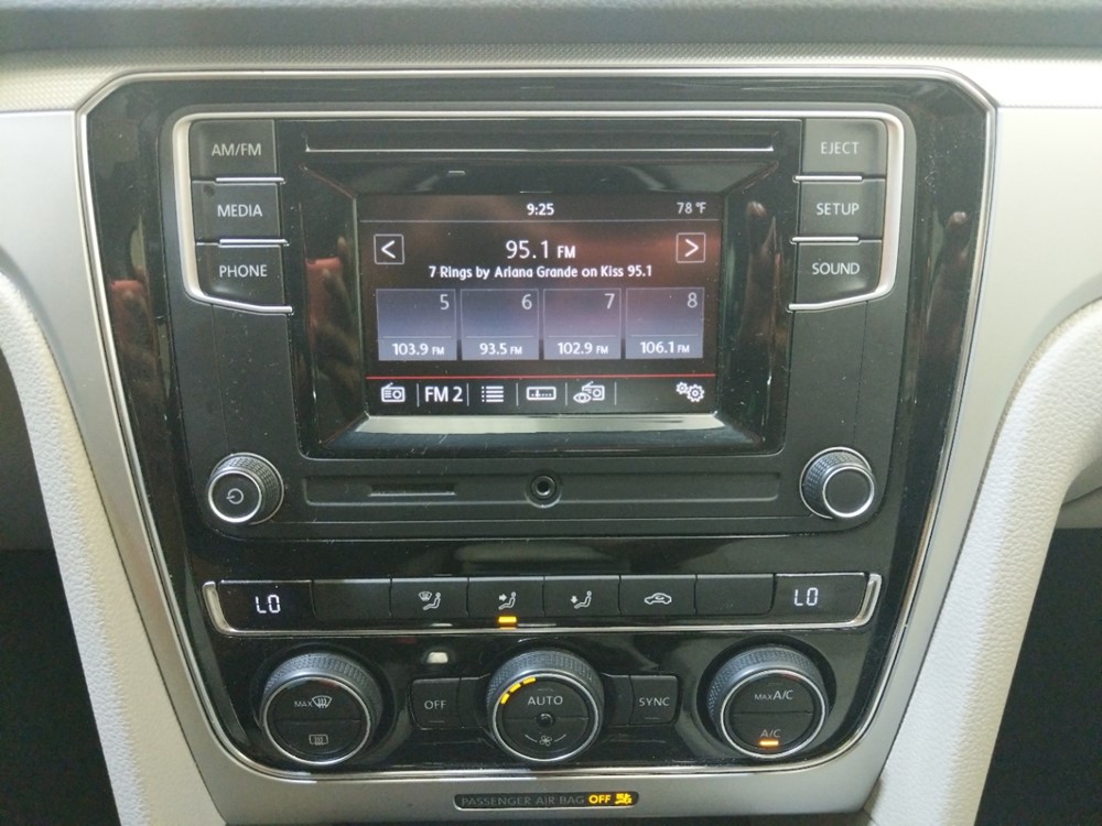 2016 Volkswagen Passat - Stereo Package