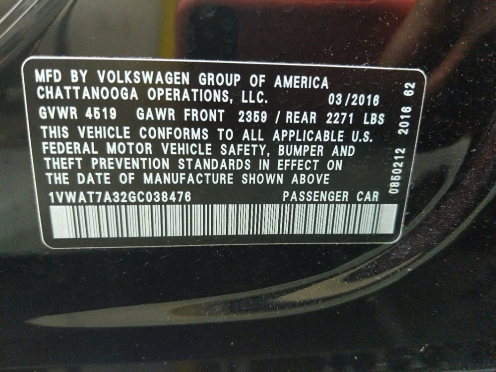 2016 Volkswagen Passat - VIN Plate