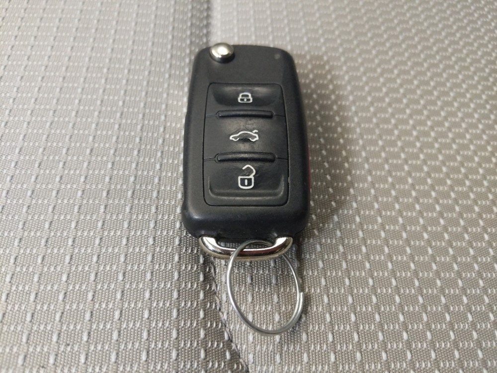 2016 Volkswagen Passat - Keys