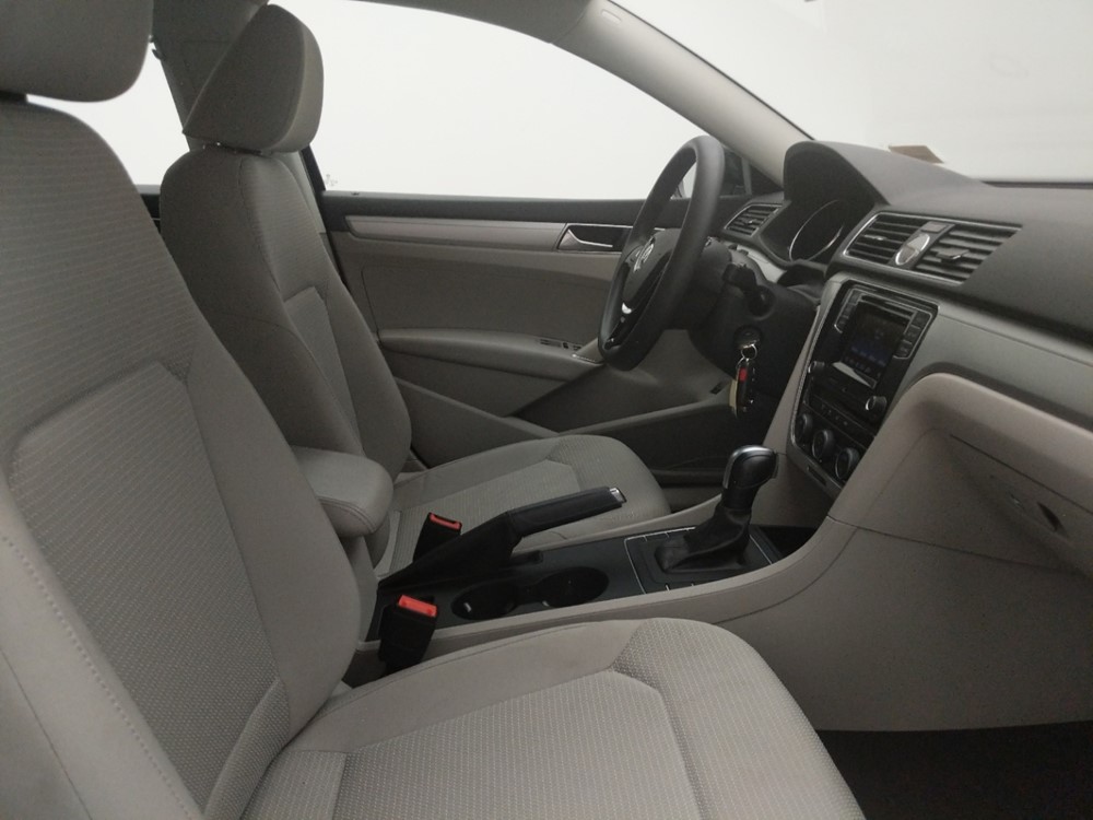 2016 Volkswagen Passat - Passenger Front Seat