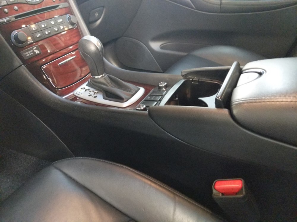 2016 INFINITI QX50 - Center Console/Cup Holders