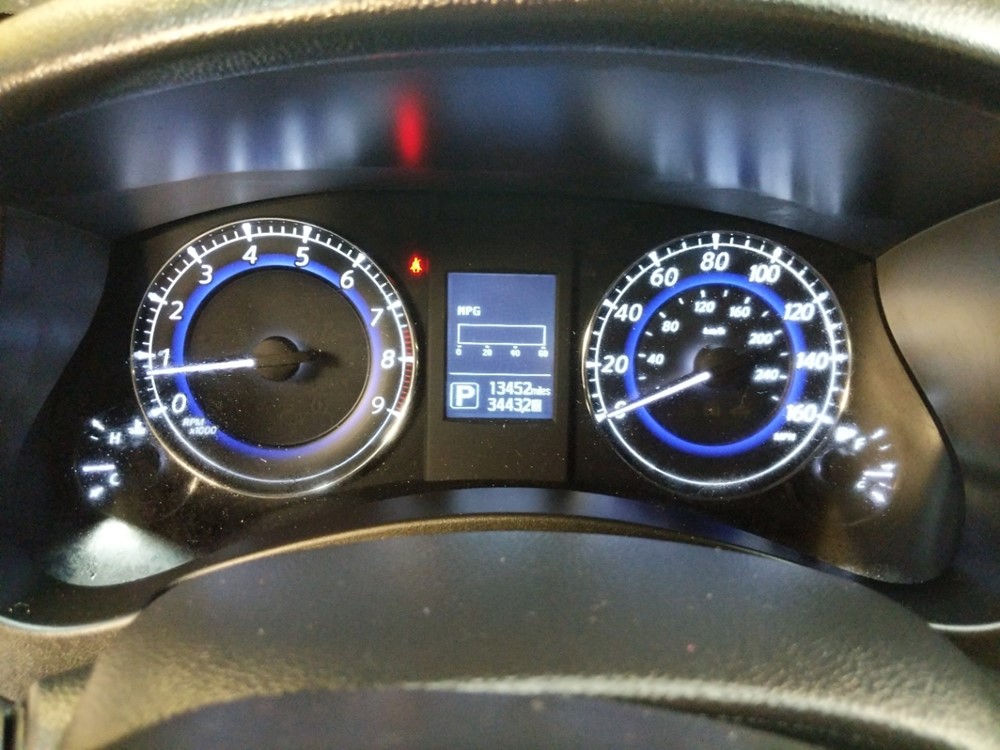 2016 INFINITI QX50 - Odometer Close Up