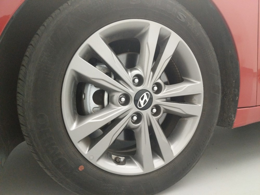 2018 Hyundai Elantra - Wheel