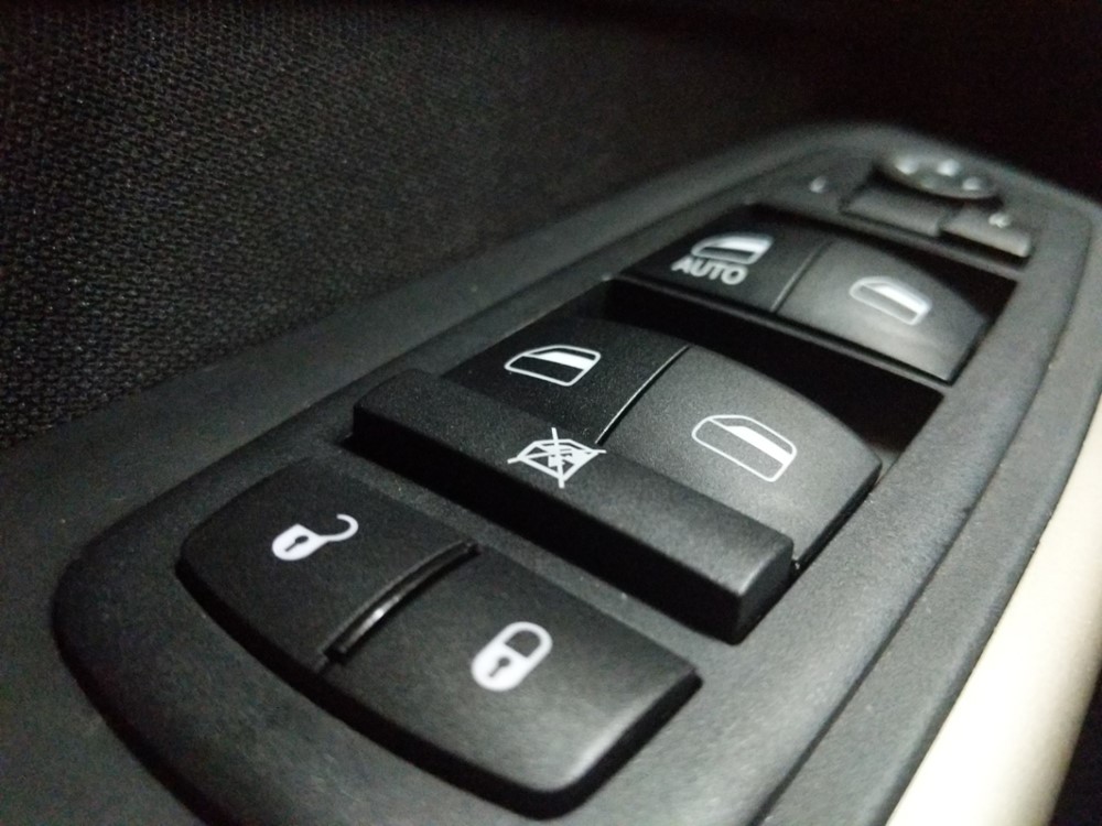 2018 Jeep Cherokee - Driver Power Windows/Lock Control