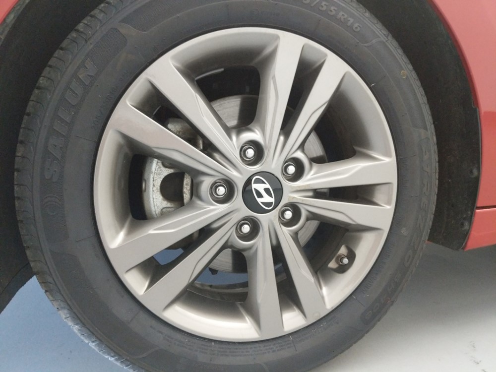 2018 Hyundai Elantra - Wheel