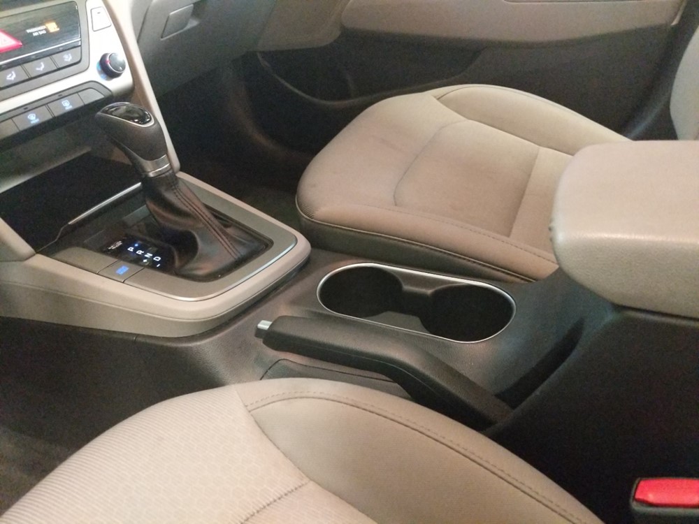 2018 Hyundai Elantra - Center Console/Cup Holders