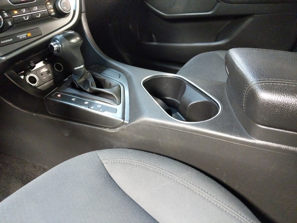 2015 Kia Optima - Center Console/Cup Holders