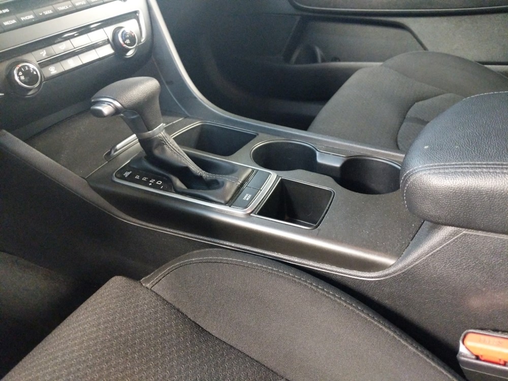 2018 Kia Optima - Center Console/Cup Holders
