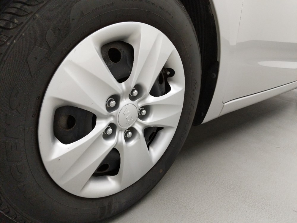 2016 Kia Forte - Wheel