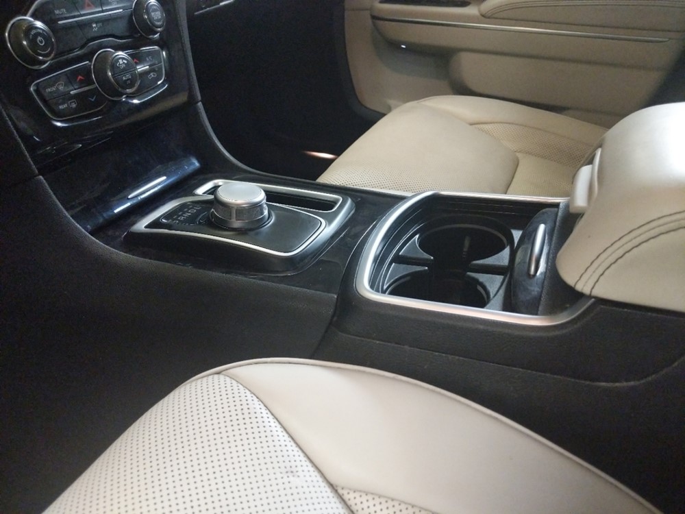 2018 Chrysler 300 - Center Console/Cup Holders