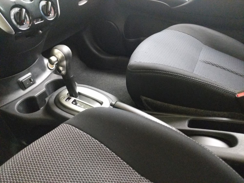 2017 Nissan Versa - Center Console/Cup Holders