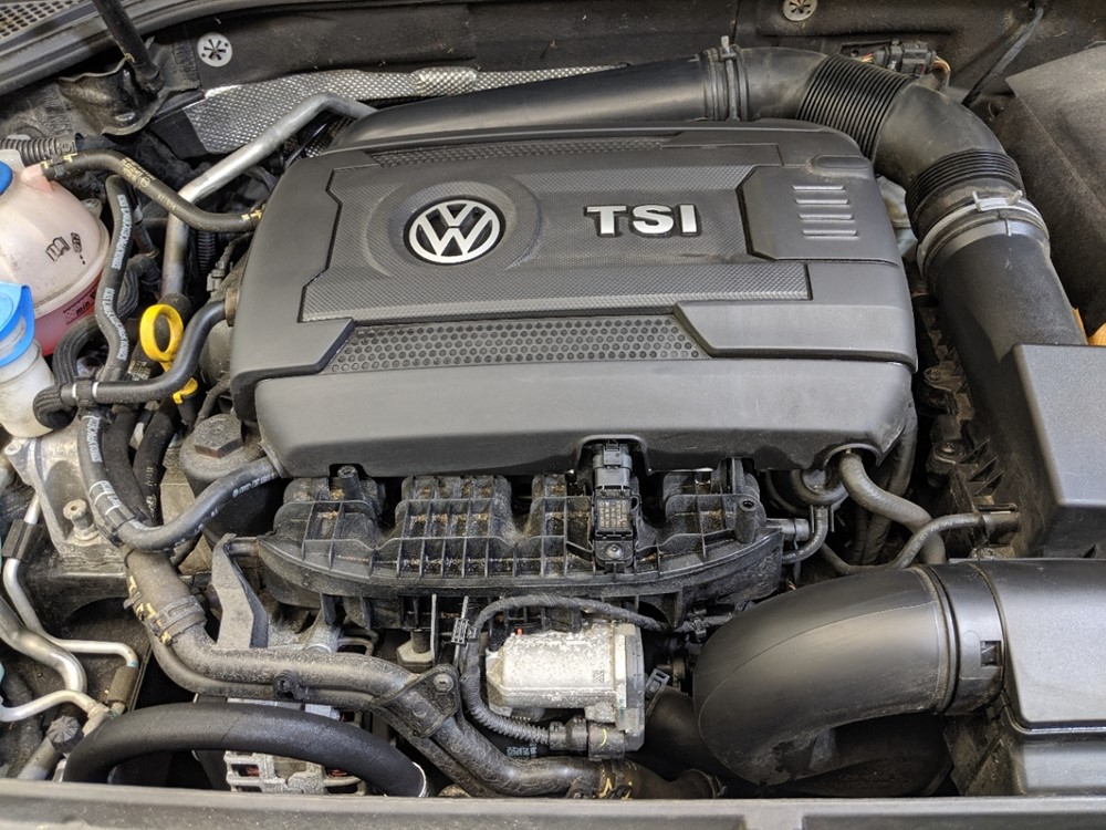 2015 Volkswagen Passat - Engine