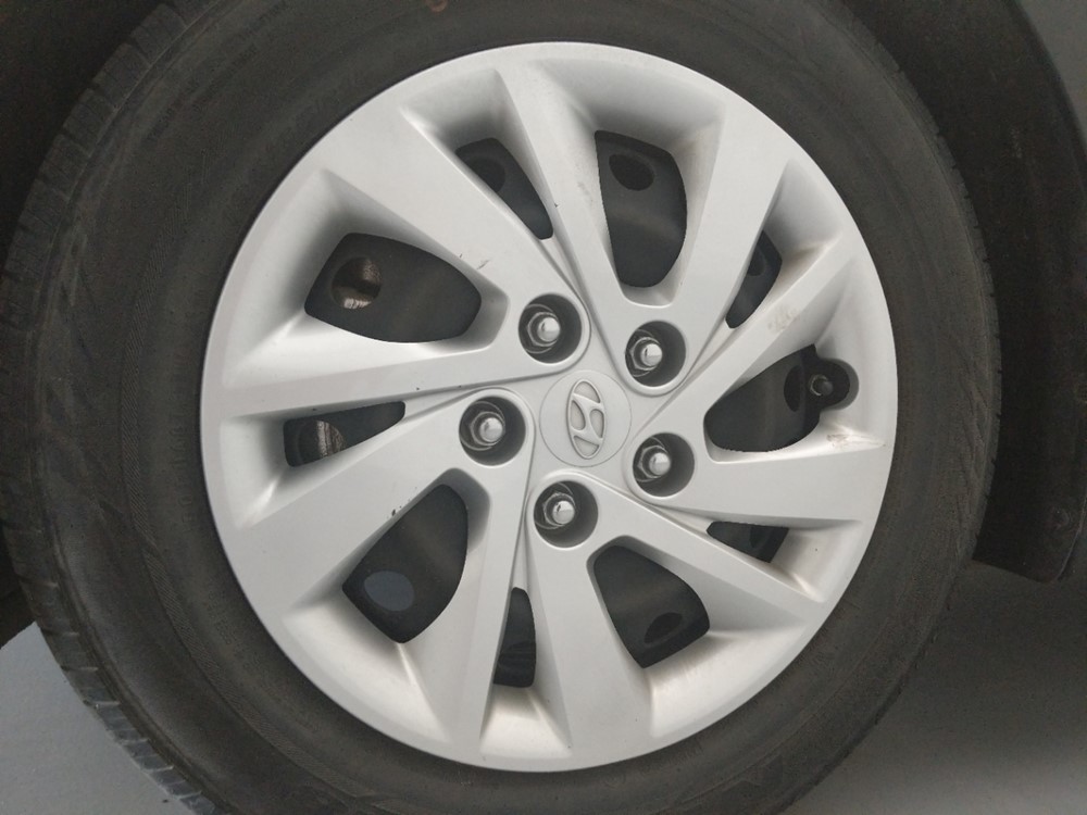 2017 Hyundai Elantra - Wheel