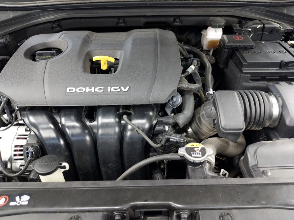2017 Hyundai Elantra - Engine