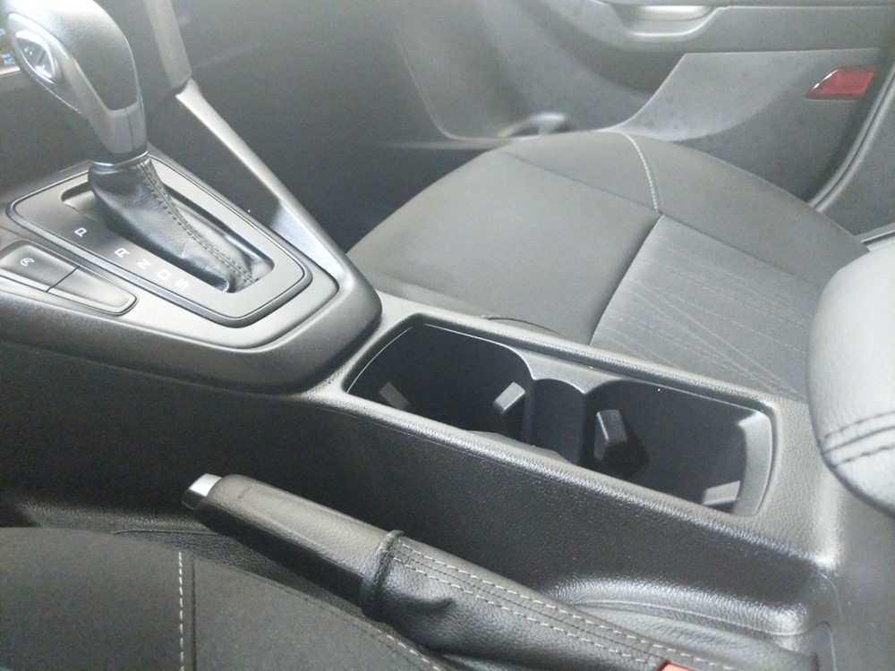 2018 Ford Focus - Center Console/Cup Holders