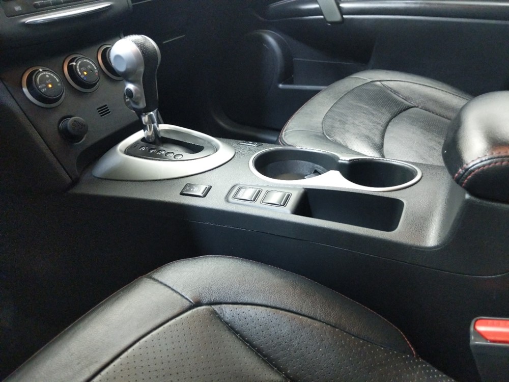 2013 Nissan Rogue - Center Console/Cup Holders