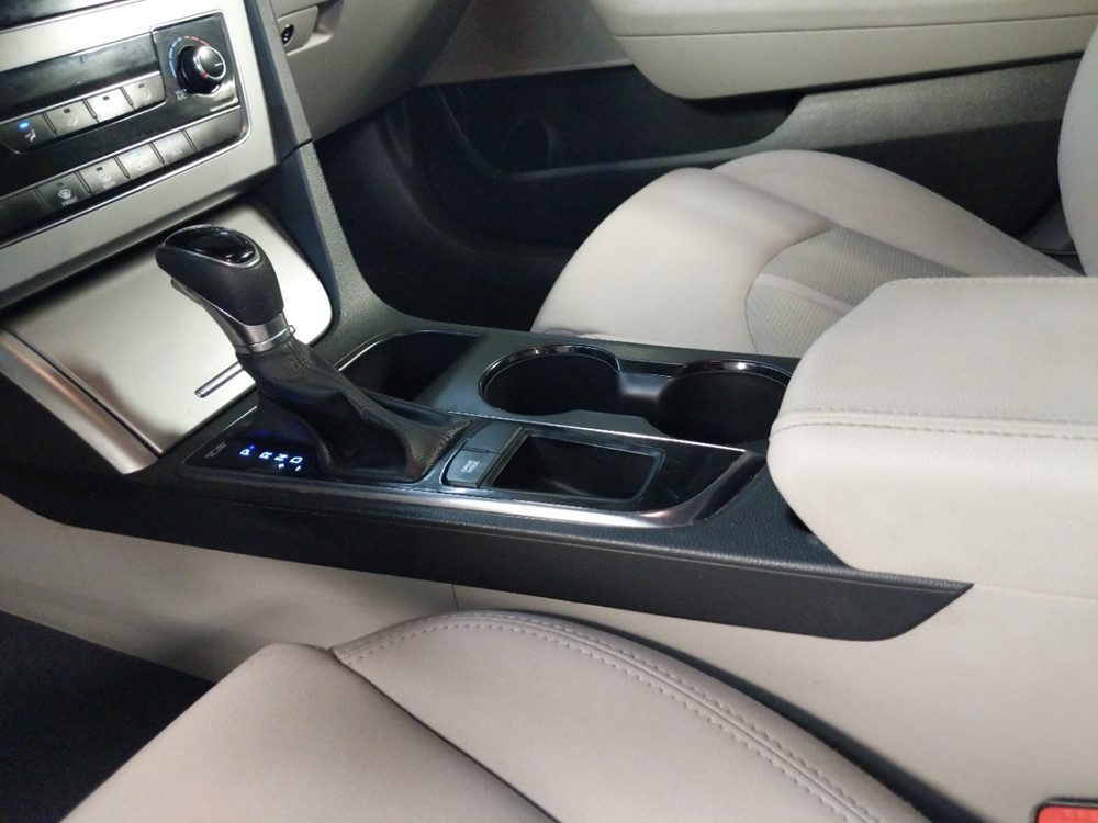 2017 Hyundai Sonata - Center Console/Cup Holders